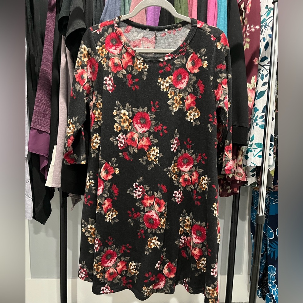 Floral Black and Red Women's Tunic